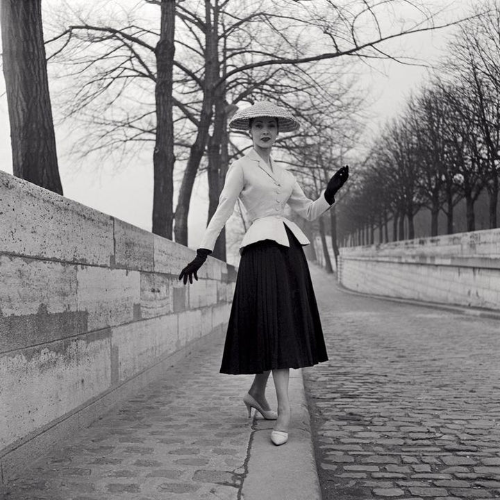 Del gris de la guerra a la silueta de una flor: así nació el New Look de Dior